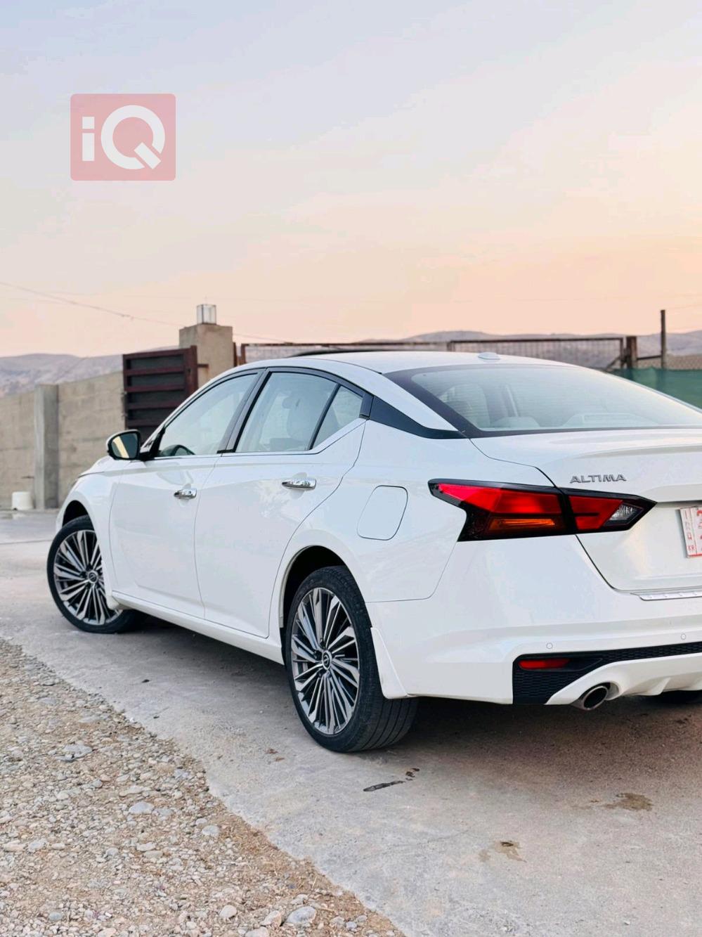 نيسان ألتيما